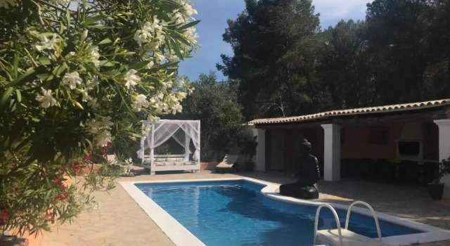 Вилла с 4 комнатами Villa Mercedes