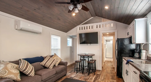 Sunset , River Rocks Landing With 3 Pools! 1 Bedroom Bungalow, Reserva ahora Casa o chalet Gadsden Alabama