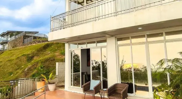 Вилла с видом на бассейн Caliraya Heights Resorts and Events Place