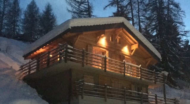 A Beautifully Located, Detached Chalet With Delightful Views in La Tzoumaz