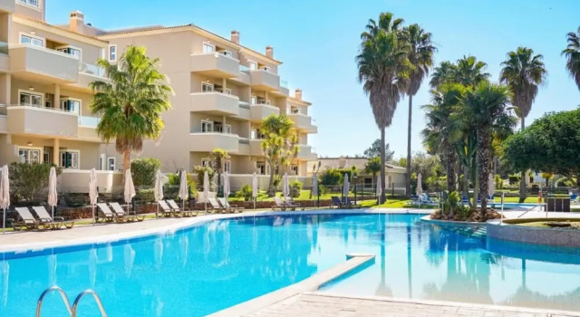 Vplaza Private Garage Balcony Pool View Flat, Забронировать Апартаменты/квартира Отели Портиман с парковкой, рядом с Пляж Кареануш, Парковка