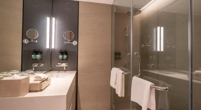 Двухместный клубный номер Standard с видом на море Crowne Plaza Penang Straits City by IHG