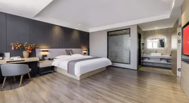 Люкс Deluxe Shankee Hotel (Tongliao Holingol Railway Station Huolinhe Night Market)