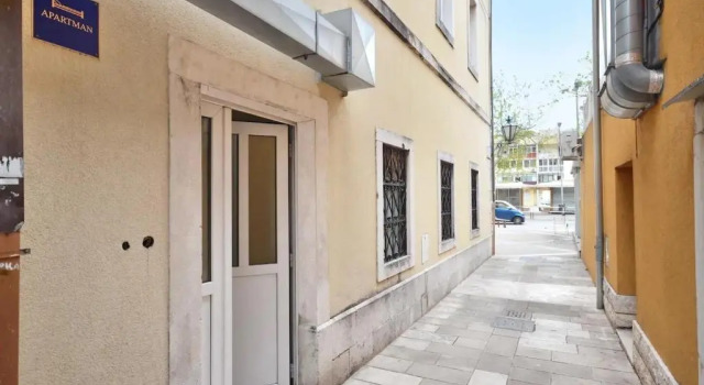 Apartments Toma-200m from beach, Book Lejlighed Hoteller i Split Region med parkering, Parkering