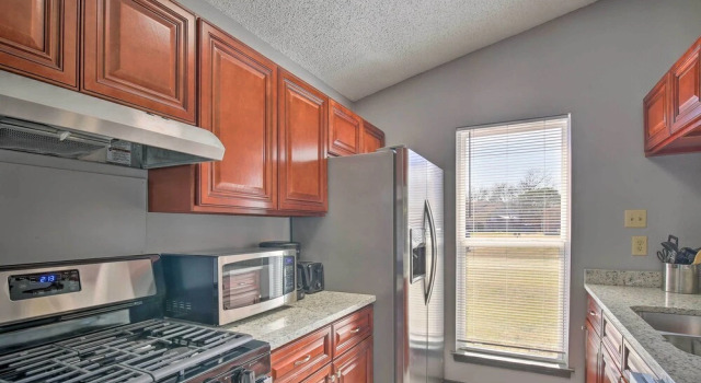 Апартаменты West San Antonio Home w/ Yard: 16 Mi to Dtwn!
