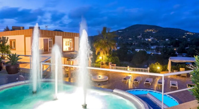 Вилла Deluxe Large Villa near Ibiza Town Sleeps 22