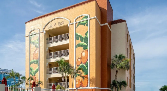 Bay to Beach C1 by Coastal Vacation Properties, Забронировать Отель Отели в центре Форт-Майерс-Бич, в центре, Парковка