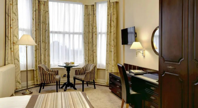 Номер Superior Royal Clifton Hotel