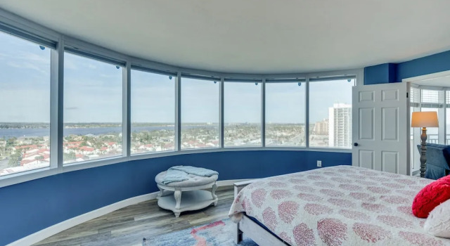 Beautiful Daytona Beach Shores Condo w/ Hot Tub!