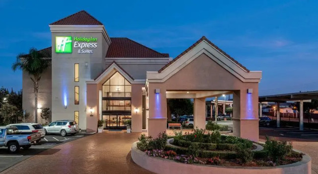 Люкс c 1 комнатой Holiday Inn Express & Suites Lathrop by IHG