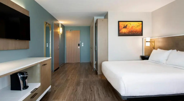 Accessible номер Wyndham Garden Winnipeg Airport