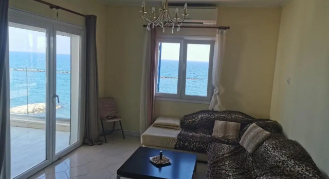 Lovely Seafront Place on 1st line with Sea&Mountain view in Green Peaceful GalatexComplex, Boek Hotel Germasogeia 