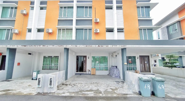 Oyo 90186 Tiong'S Homestay - Gated Community Sibu, Rezerwuj Dom wakacyjny Hotele w Sarawak z parkingiem, Parking