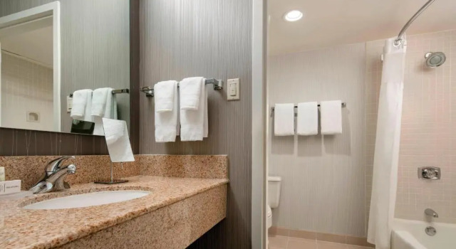Четырёхместный люкс Courtyard by Marriott San Francisco Airport
