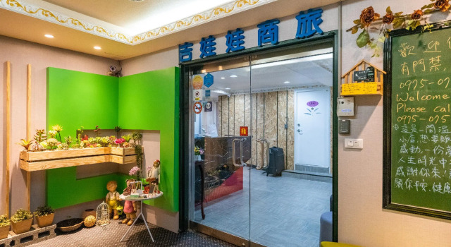 Кровать в общем номере Ezstay Station