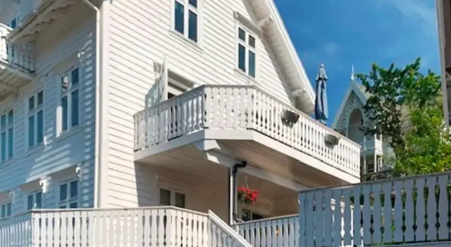 8 Person Holiday Home in Lindas, Book Feriehus Hoteller i Lindas med parkering, Parkering