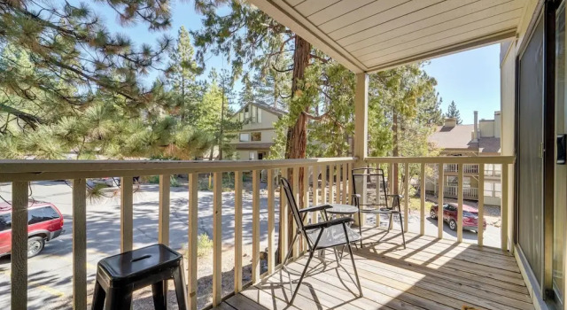 Апартаменты 5 Mi to Northstar Skiing: 'bear Den' Home w/ Decks