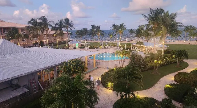 Двухместный номер Standard с балконом и с видом на океан The Grand Caymanian Resort