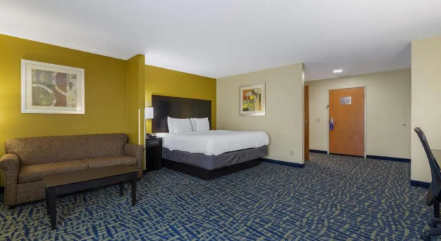 Люкс Best Western Plus Brunswick Inn & Suites