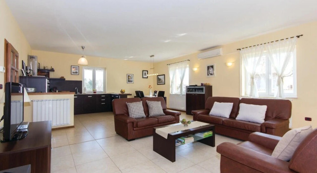 Amazing Home In Liznjan, Забронировать Отель Бизнес-отели Шишан, 4* 5*