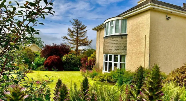 Hectors House comfortable 4 bed house in mature gardens, Buchen Sie Hotel Buckland Monachorum 