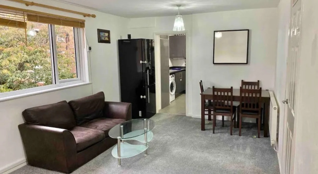 Nice 3-Bed Apartment Close to Heathrow, Varaa Huoneisto Asunnot kohteessa Merseyside, Huoneisto