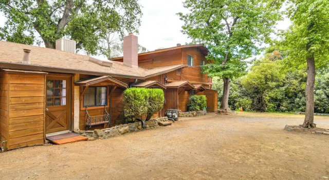 Коттедж 5 Mi to Lake Oroville: Huge Riverfront Home!