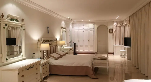Вилла Luxury с 4 комнатами с видом на море Luxury Villa Puerto Banus