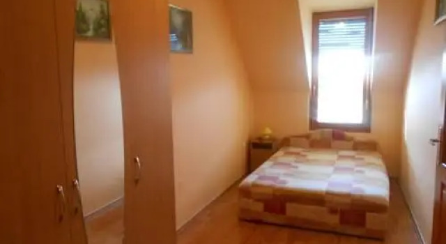 Mercédesz Apartman, Забронировать Апартаменты/квартира Отели Дьюла с бассейном, рядом с Castle Spa, Бассейн