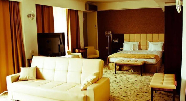 Hotel President, Varaa Hotelli Baile Felix 