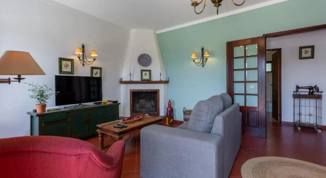 Cozy Algarve Home with Vineyard View Near Beaches, Buchen Sie Hotel Porches Barlavento