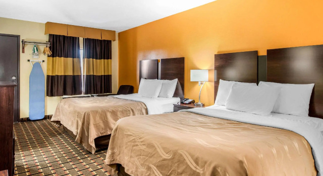 Четырёхместный номер Standard Quality Inn Grand Rapids Near Dowtown