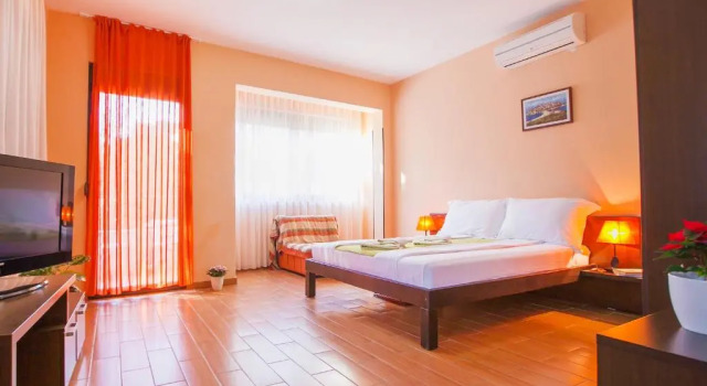 Студия с балконом Apartments Elite Azur