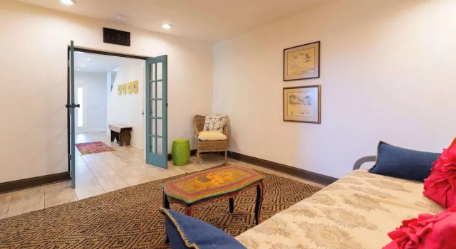 Willie's Hill Country Hideaway - Stay for 8 With Hot Tub & Fire Pit