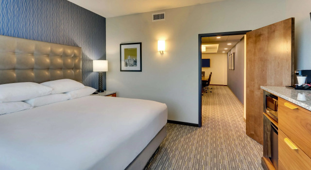 Двухместный люкс с 2 комнатами Drury Inn & Suites Lafayette IN
