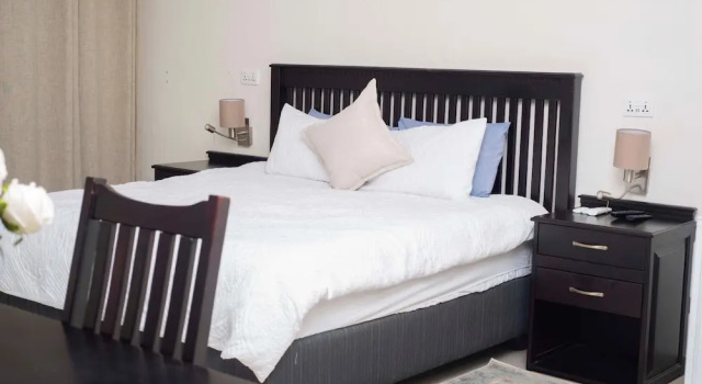 Executive Comfort With Premium Workspace - 2334, Book Apartment Kwekwe Midlands Province
