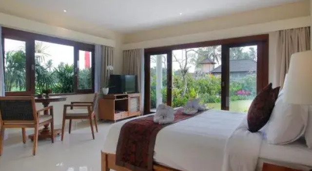 Люкс Deluxe DLobong Suites Ubud with Bathtub and Garden View