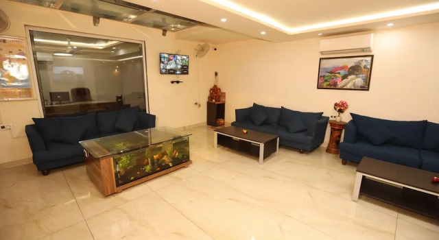 Hotel Starex Opp. Artemis Hospital