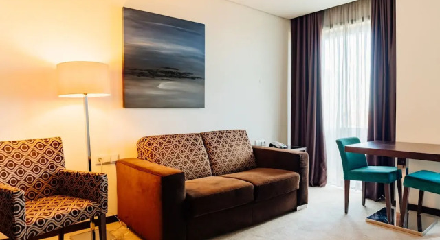 Люкс с балконом Axis Porto Business & Spa Hotel