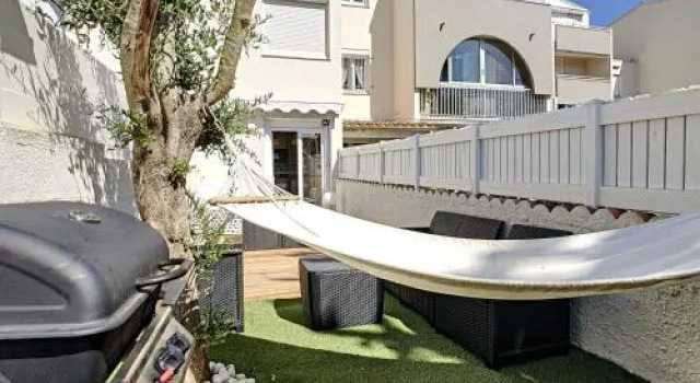 studio rez de jardin a 900 m de la plage, Забронировать Отель Агд Canal du Midi
