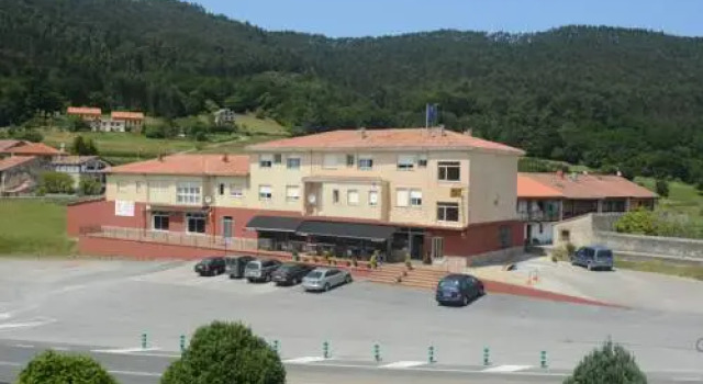 Hostal Baviera, Rezerwuj Hotel Hotele w Kantabria z parkingiem, Parking