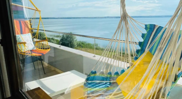 Апартаменты Lake and Sea View Summerland