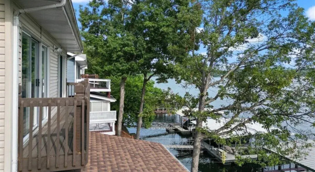 Коттедж Captivating Views, Amazing Design and Lake Living