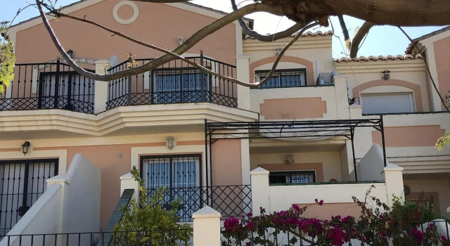 Stunning 2-bed House in Nerja w. Pool, A/c, Garage, Varaa Hotelli Nerja Axarquía