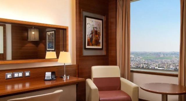 Двухместный номер Premium с видом на город Crowne Plaza Amman by IHG