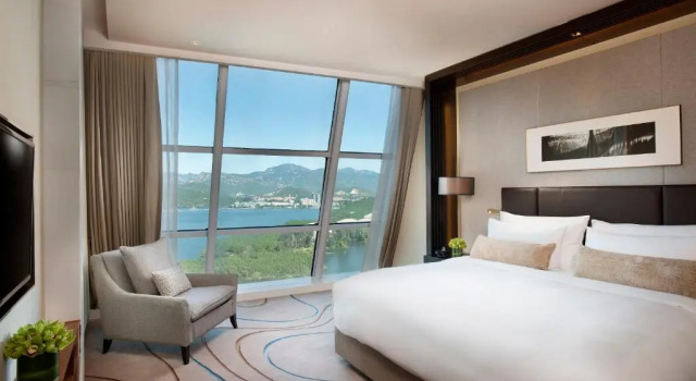 Люкс с видом на озеро Sunrise Kempinski Hotel