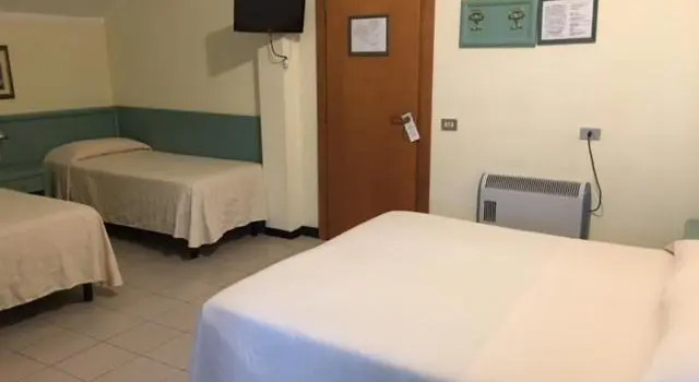 Четырёхместный номер Standard Hotel Marina