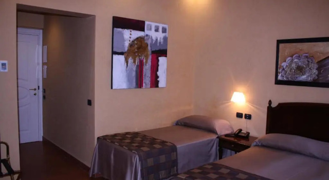 Трёхместный номер Classic Artemis Hotel
