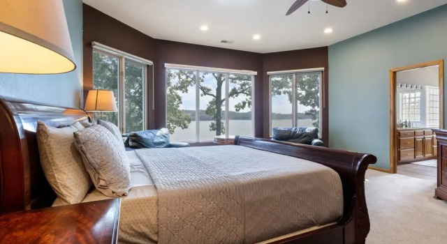 Pet-friendly Home In The Main Channel w/ Breathtaking Sunsets & Lake Views, Prenota Casa vacanze Lake Ozark 