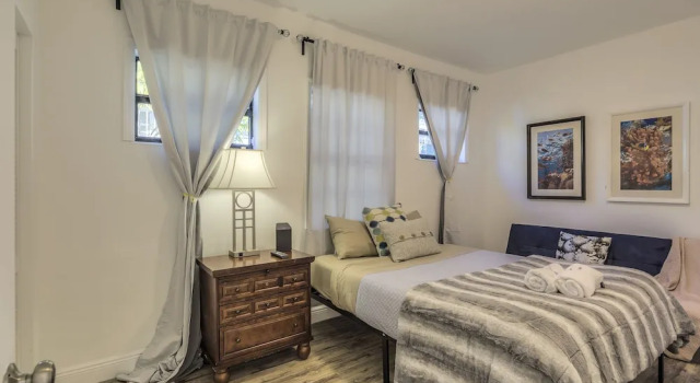 2BR 2BA Miami House by JOS17, Забронировать Отель Отели Miami Metropolitan Area 3 звезды, 3*